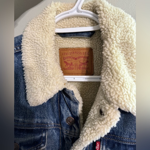 Levi’s Sherpa Jacket - smalls - Picture 2 of 2